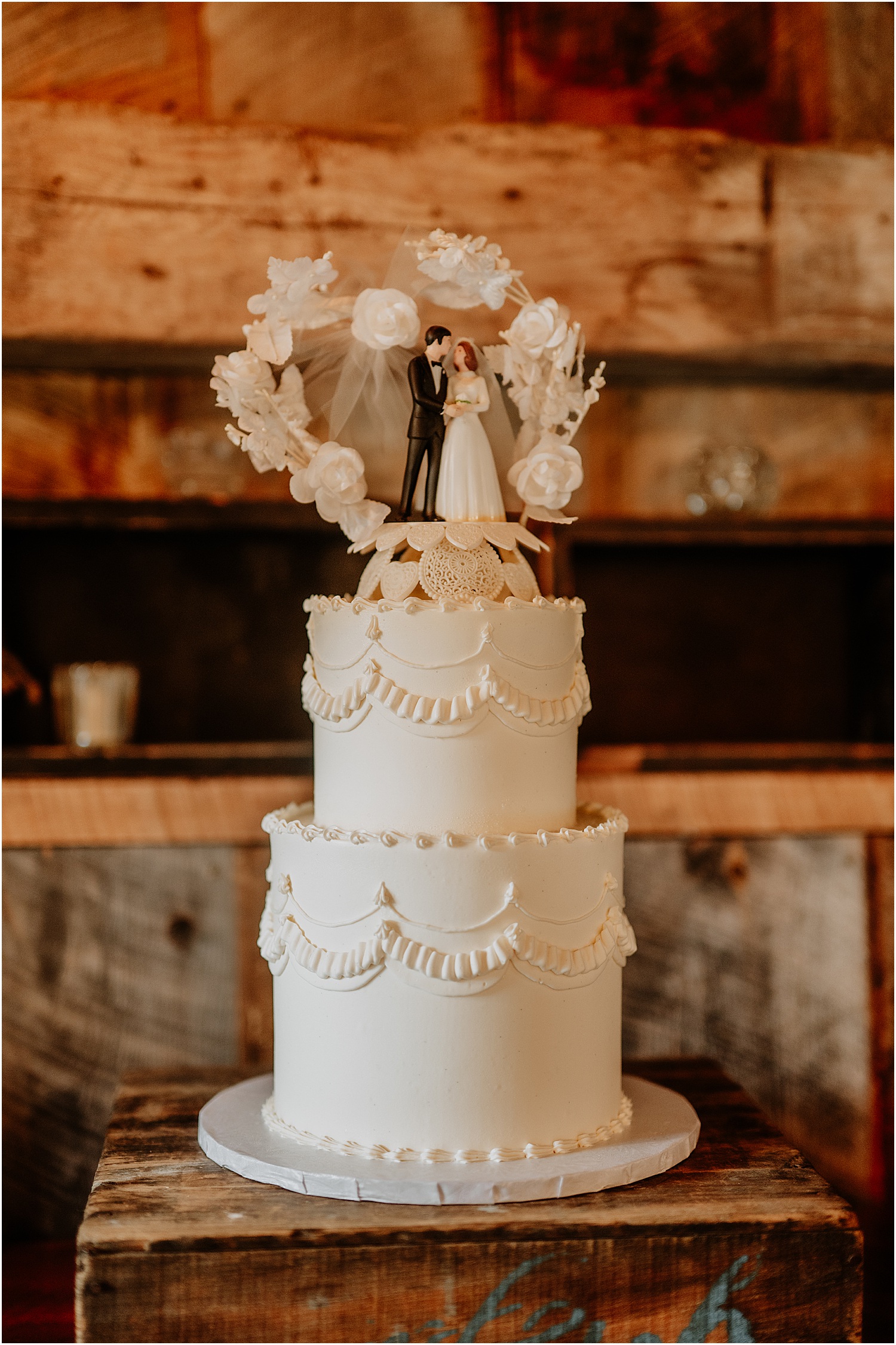 Stunning wedding cake at Caswell Farm 